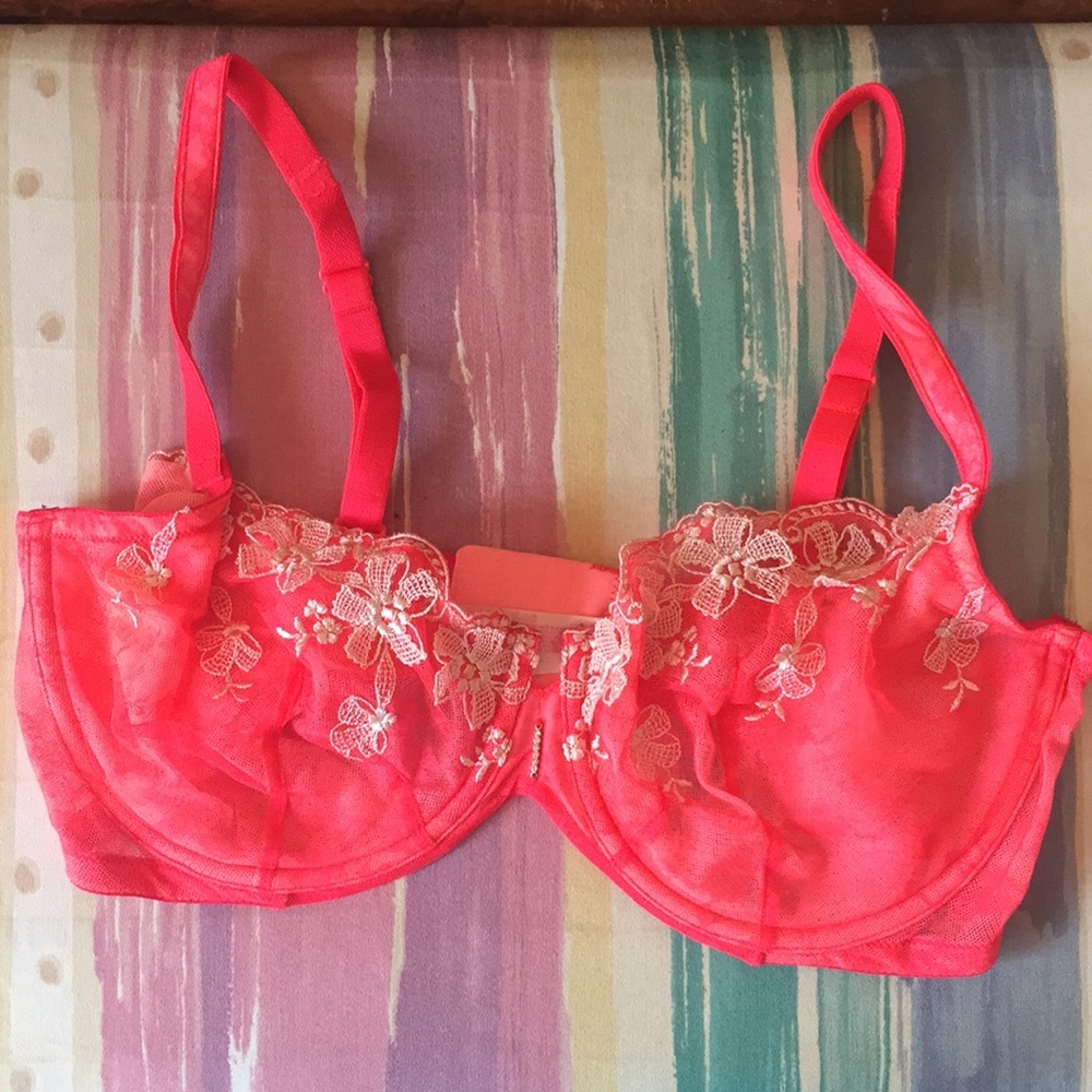 Victoria’s Secret 36DD Push Up Without Padding Bra
